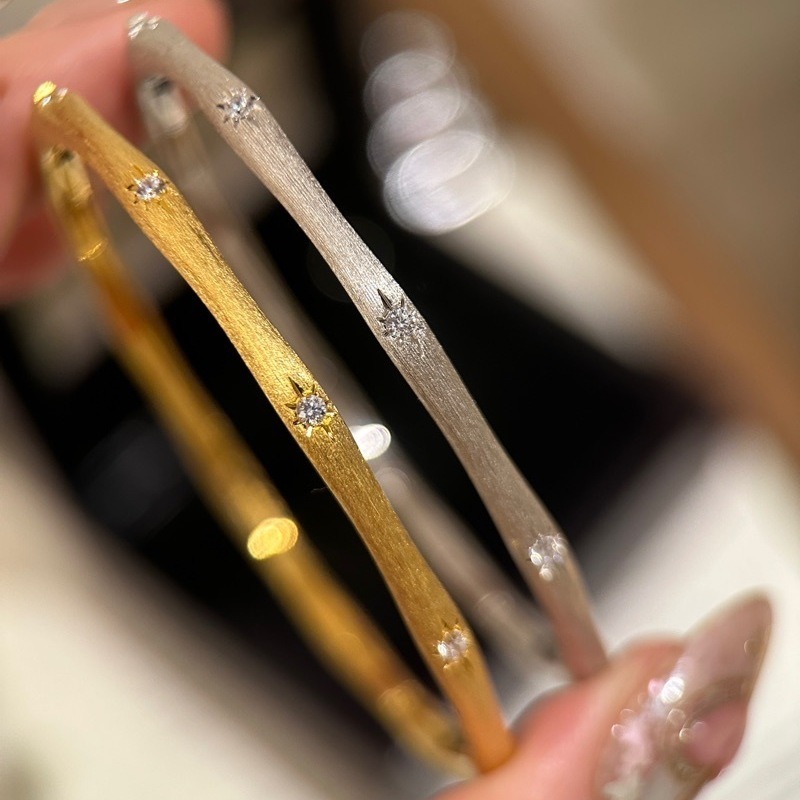 Simplicity luxury bracelet for - Vintage Fashion Drawings のレビューと価格