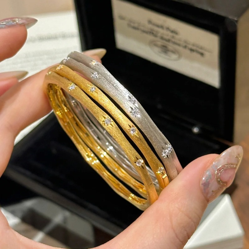 Simplicity luxury bracelet for - Vintage Fashion Drawings のレビューと価格