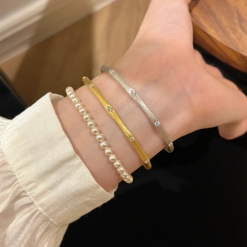 Simplicity luxury bracelet for - Vintage Fashion Drawings のレビューと価格