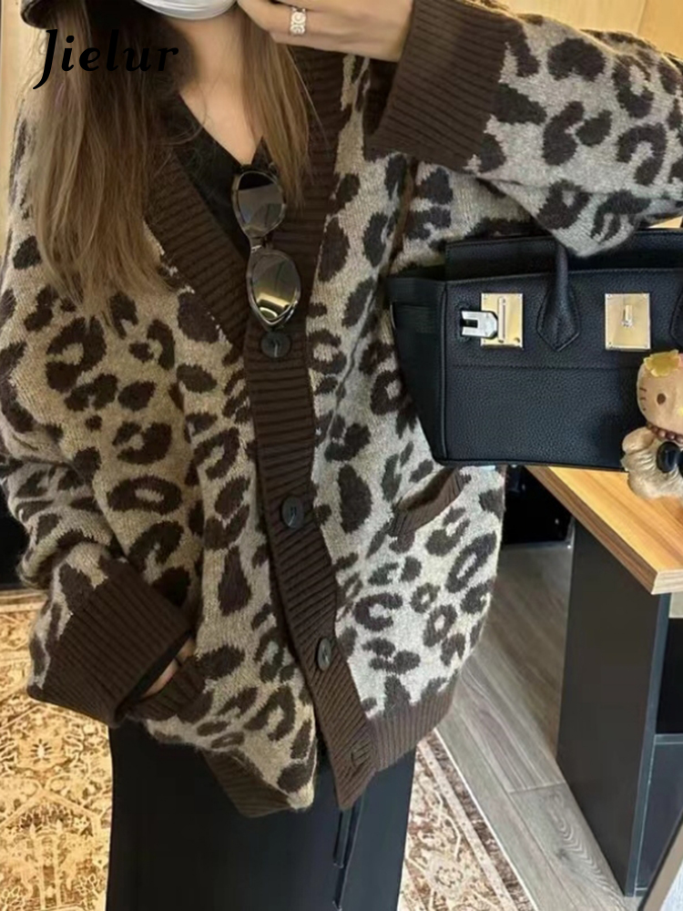 New Chic Leopard Print Contras - Vintage Fashion Postcards のレビューと価格