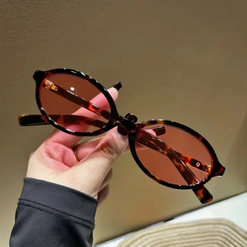 New Oval Shape Sunglasses Clas - Vintage Fashion Images のレビューと価格