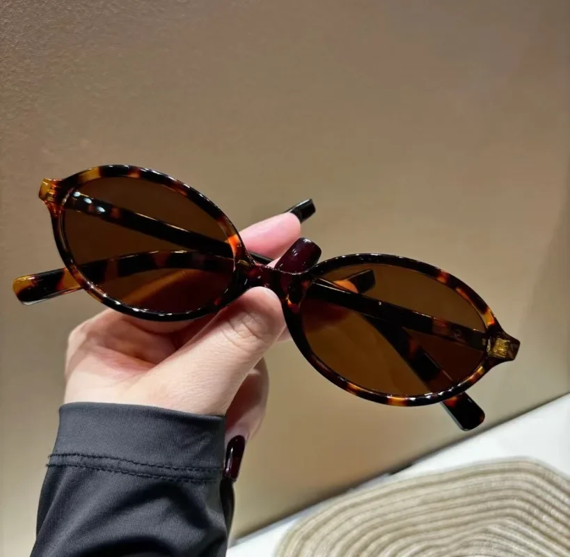 New Oval Shape Sunglasses Clas - Vintage Fashion Images のレビューと価格