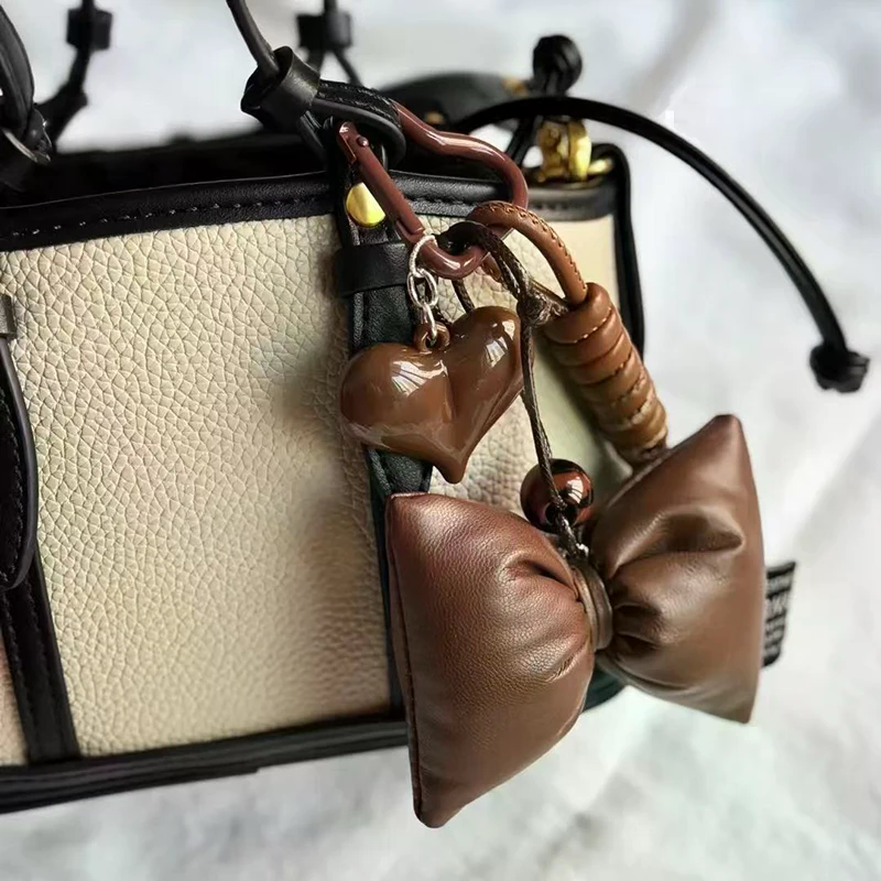 Pendant Y2k Brown Vintage Leat - Vintage Fashion Journal のレビューと価格